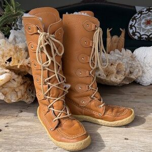 Vintage mukluk tan leather lace-up women's boots